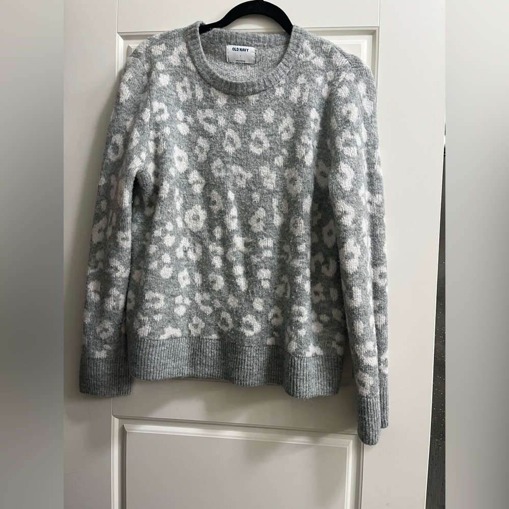 Old Navy White Leopard Cheetah Sweater